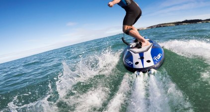 WYPOŻYCZENIE DESKI JETSURFINGOWEJ 1h