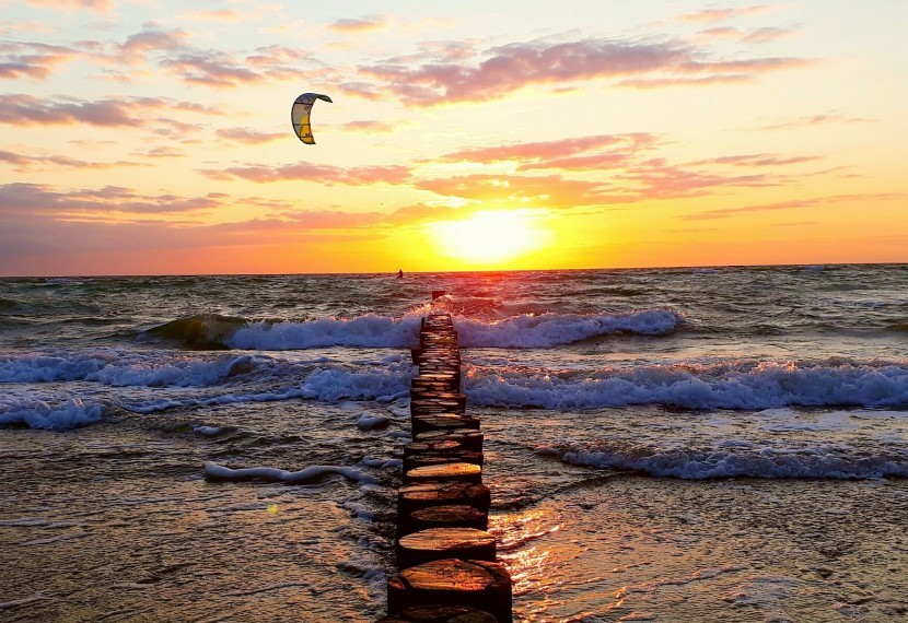 Zatoka Pucka i Półwysep Helski jako bezapelacyjna mekka wszystkich kitesurferów.